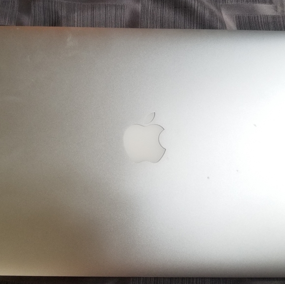 Apple MacBook Air A1466 13” – Sleek, Reliable, Lightweight – MagSafe, Reset - Picture 1 of 6